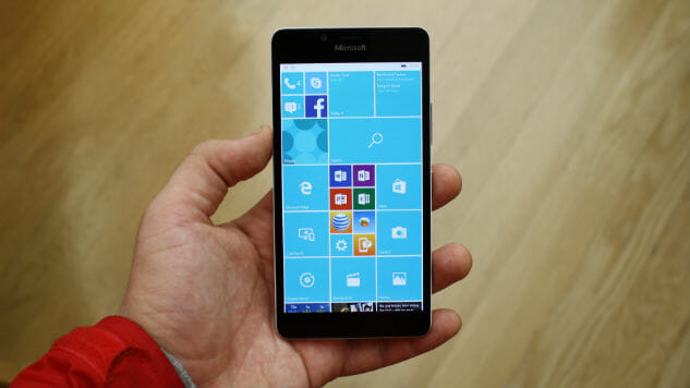 Hands On with the Lumia 950 and 950 XL Smartphones - Paste Magazine