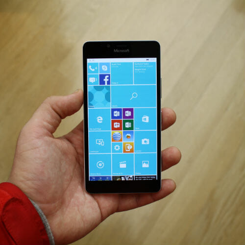 Hands On with the Lumia 950 and 950 XL Smartphones