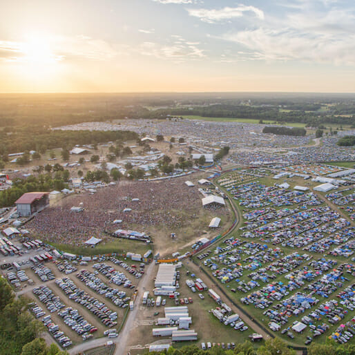 Festival Outsider: Bonnaroo Music and Arts Festival, Manchester, Tennessee
