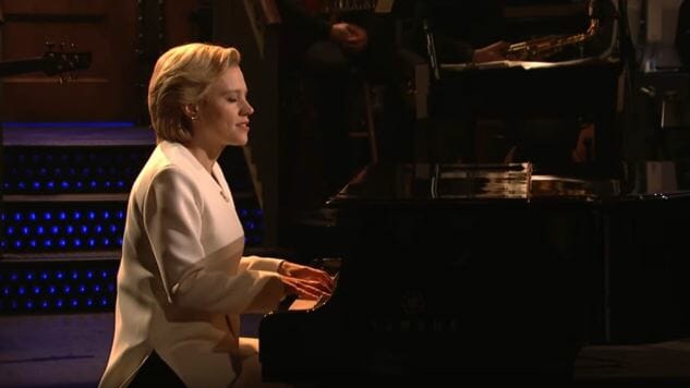 Kate McKinnon Pays Tribute to Leonard Cohen and Hillary Clinton’s Campaign on SNL