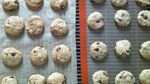 Parchment Paper vs. Silicone Pan Liner - Which is Best? — Orson Gygi Blog