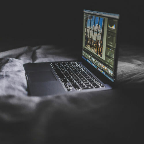 Want Night Shift For Your Mac or PC? Here's How to Keep the Blue Light Away
