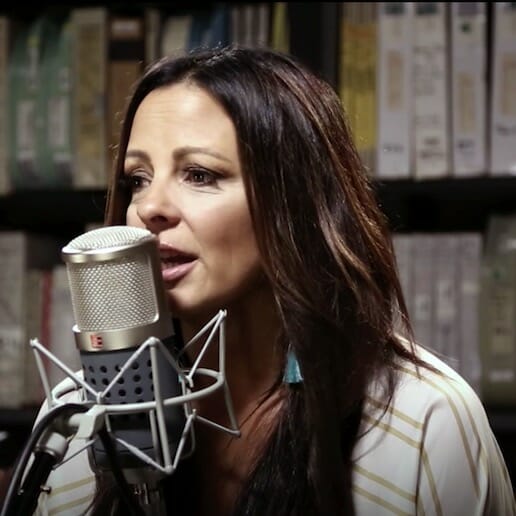 Paste Sessions: Sara Evans Gives Sterling 