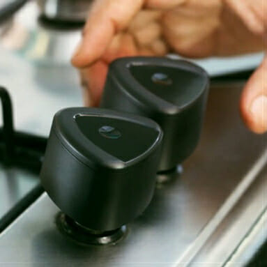 Klove Knob Is a Small, Inexpensive Kitchen Gadget That Acts As Your Very Own Digital Cooking Assistant