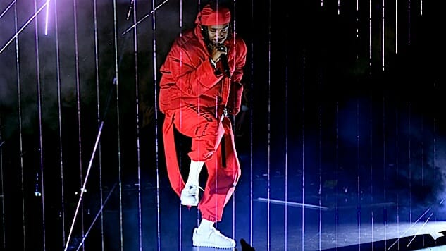 Kendrick Lamar Opens the VMAs With “DNA” and “HUMBLE”: Watch