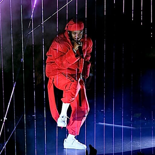 Kendrick Lamar Opens the VMAs With 