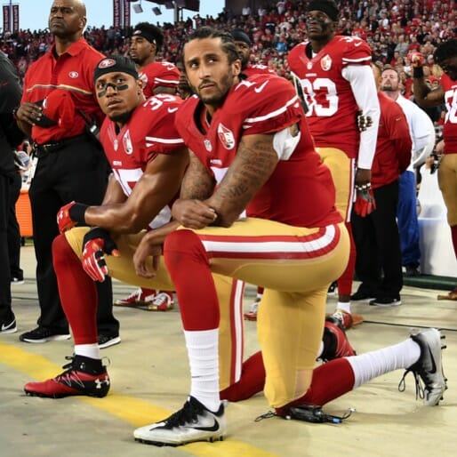 NFL Players Didn't Stand For the Anthem Before 2009. Then Things Got All Patriotic (tm).