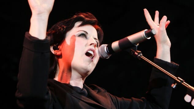 Watch Dolores O’Riordan Address the Powerful Meaning Behind “Zombie” in 1994