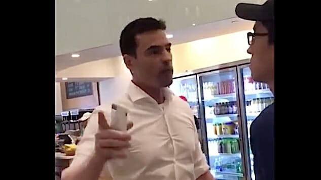 White American Man Gets Mad at Fresh Kitchen Workers Speaking Spanish, Threatens to Call ICE