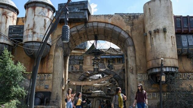 Star Wars: Galaxy Edge’s First Day Without Reservations Goes Smoothly