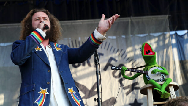 Watch Jim James and Janet Weiss Perform “Rainbow Connection” with Kermit the Frog at Newport Folk Festival