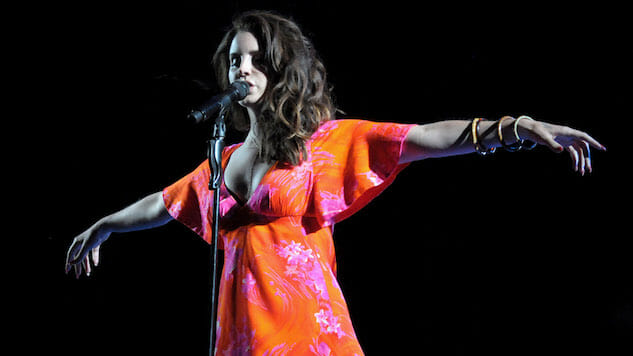 Lana Del Rey Retires “Cola” From Her Live Performances in Light of Harvey Weinstein Accusations
