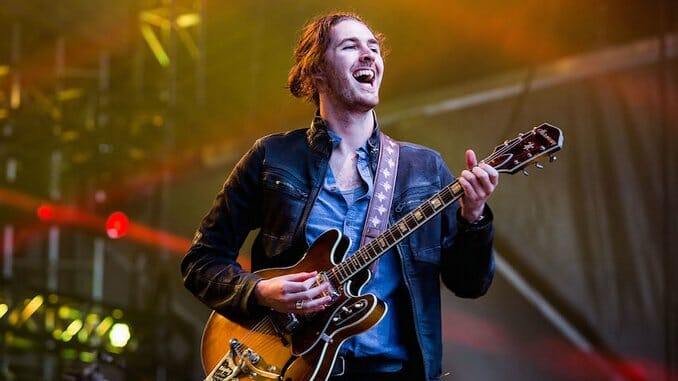 https://image-pastemagazine-com-public-bucket.storage.googleapis.com/wp-content/uploads/2022/06/20231842/hozier_main.jpg