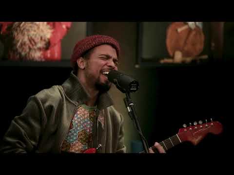 Devon Gilfillian - Unchained
