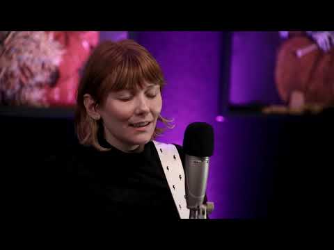 Molly Tuttle - Standing On The Moon (Grateful Dead)