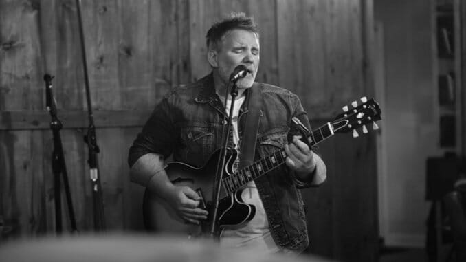 Exclusive: Thad Cockrell Shares Live Video for “Slow And Steady”