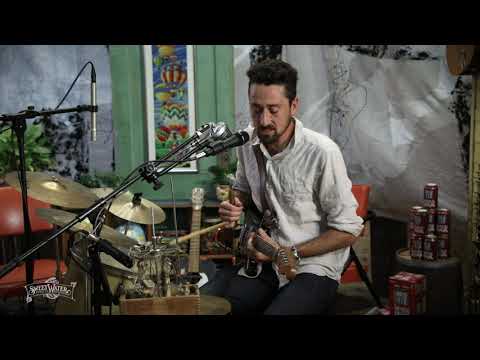 The Suitcase Junket - Can't Look Away