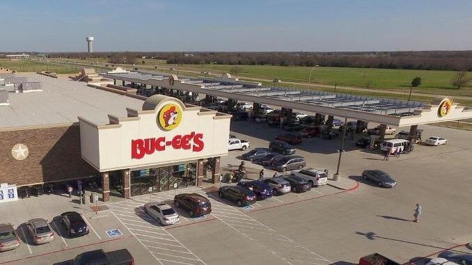 https://image-pastemagazine-com-public-bucket.storage.googleapis.com/wp-content/uploads/2022/06/21072806/buc-ees_aerial.jpg