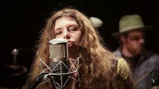 Hannah Wicklund & the Steppin Stones - Strawberry Moon