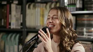 Caroline Jones - Full Session
