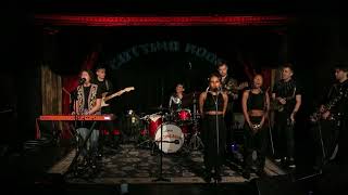 Sammy Rae & The Friends - Living Room Floor
