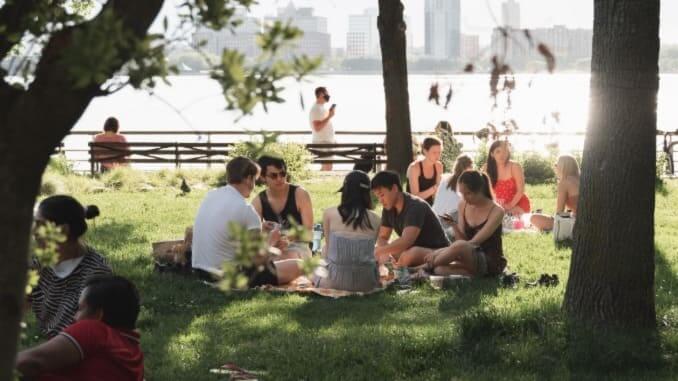 The Friday-Evening Picnic Is the Perfect Spring Activity