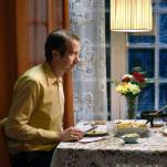 Fallen Leaves' Dry Rom-Com Finds Connection Amid the Chaos